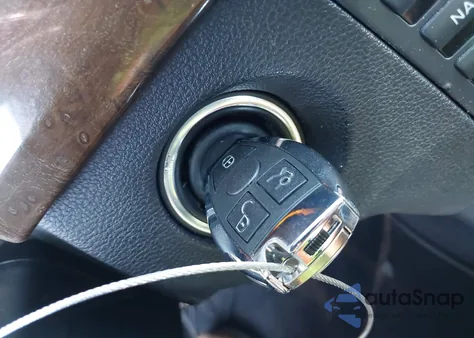 2011 Mercedes-Benz E 550 from USA, damaged, VIN WDDHF7CB2BA470136